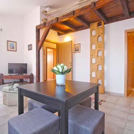 Villa With Pool In Liznjan-istrien 44034