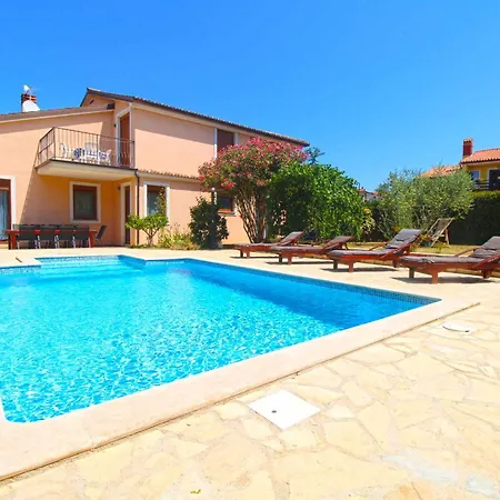 Villa With Pool In Liznjan-istrien 44034