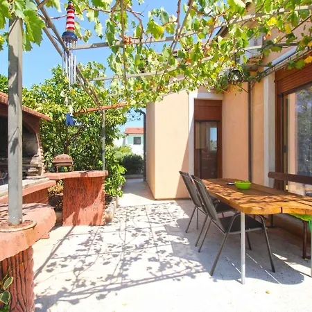Villa With Pool In Liznjan-istrien 44034