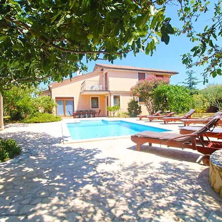 Villa With Pool In Liznjan-istrien 44034 Ližnjan