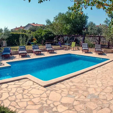 With Pool In Liznjan-istrien 44034 Villa
