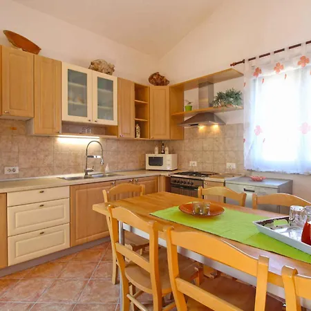 Villa With Pool In Liznjan-istrien 44034 Ližnjan