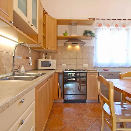 Villa With Pool In Liznjan-istrien 44034