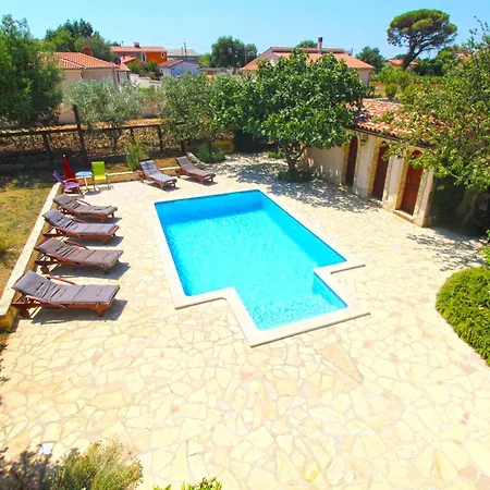 Villa With Pool In Liznjan-istrien 44034